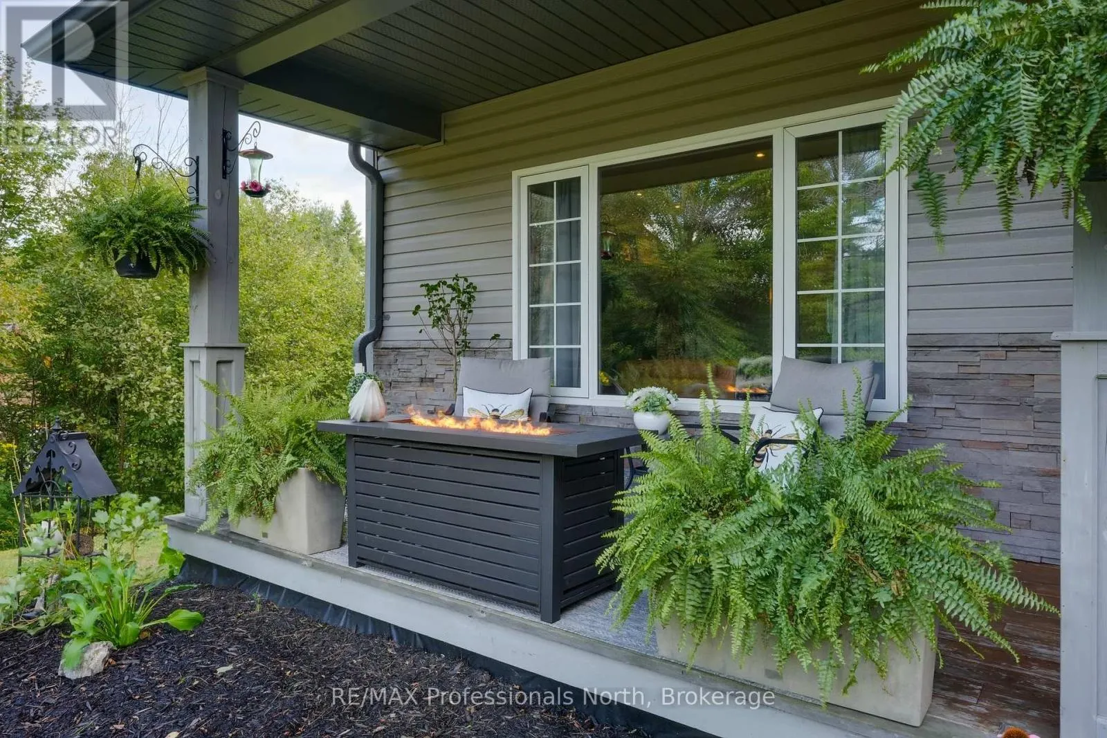 23 THOMAS CRESCENT