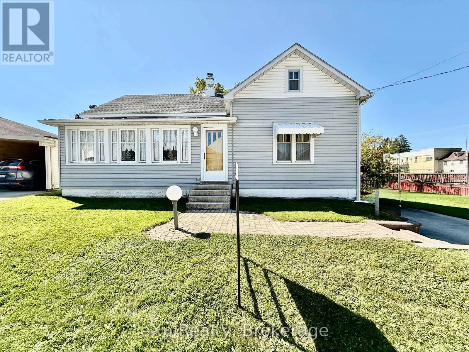 2 SIMPSON STREET