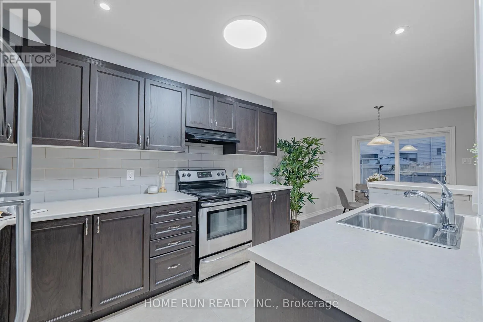 88 BUFFALOGRASS CRESCENT