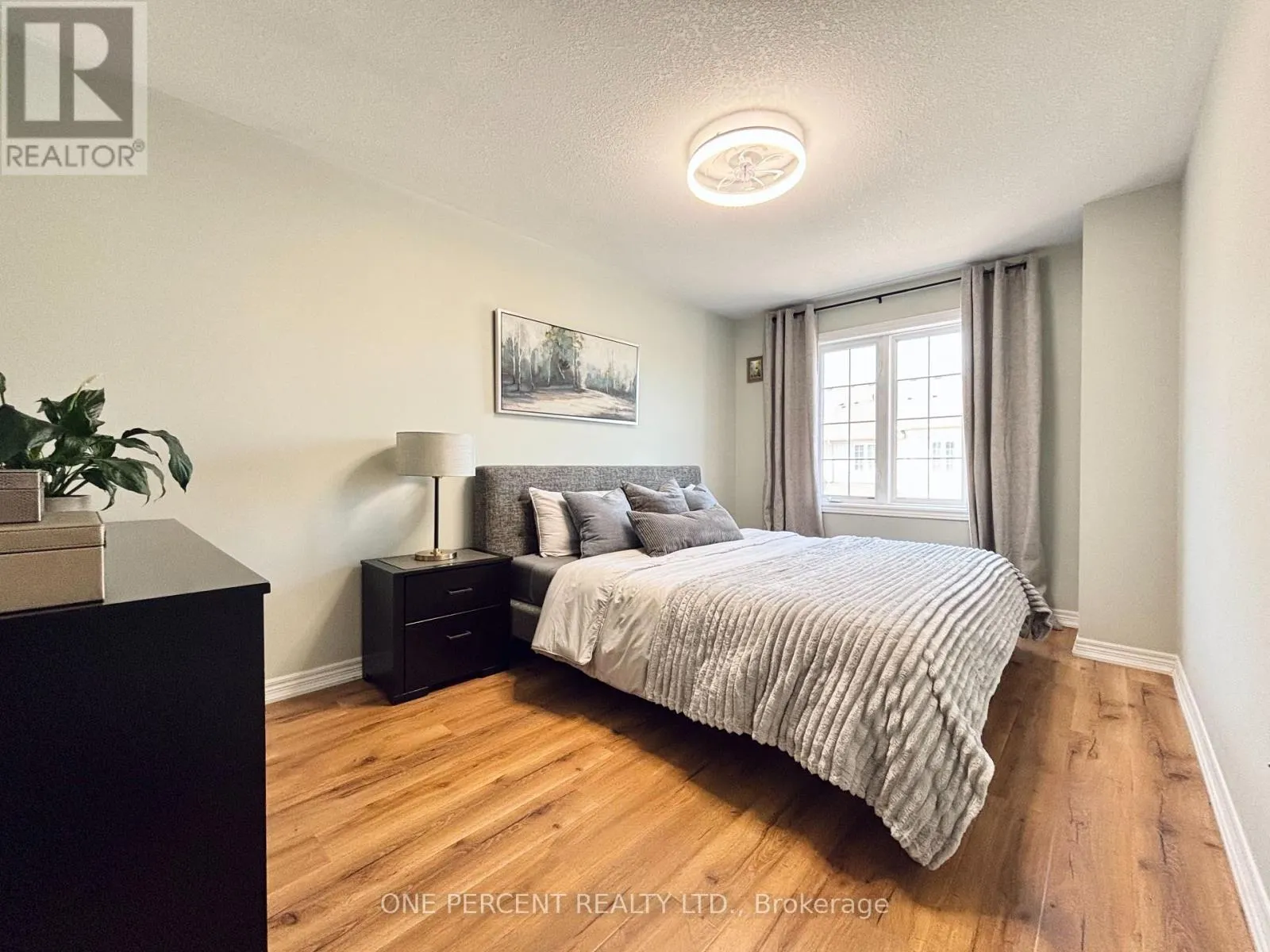 21 - 54 NISBET BOULEVARD