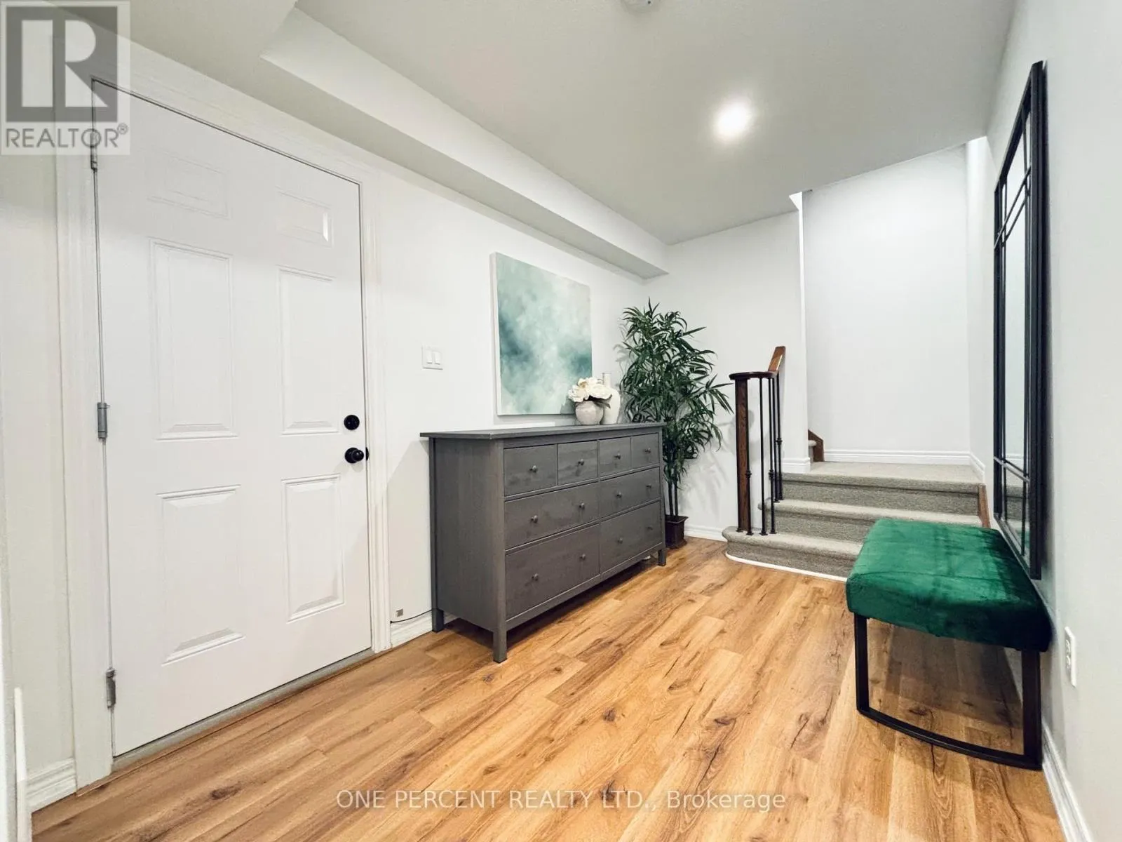 21 - 54 NISBET BOULEVARD