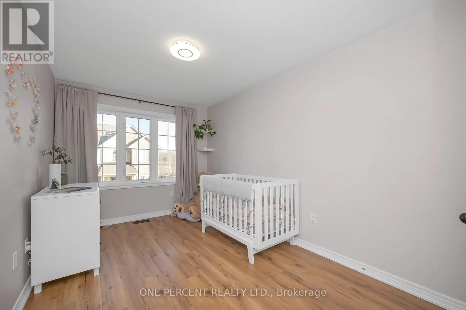 21 - 54 NISBET BOULEVARD