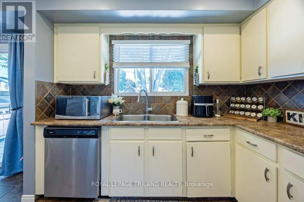 17 VANBUSKIRK DRIVE