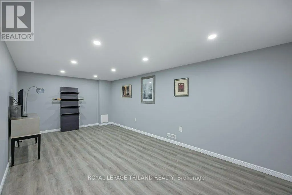 17 VANBUSKIRK DRIVE