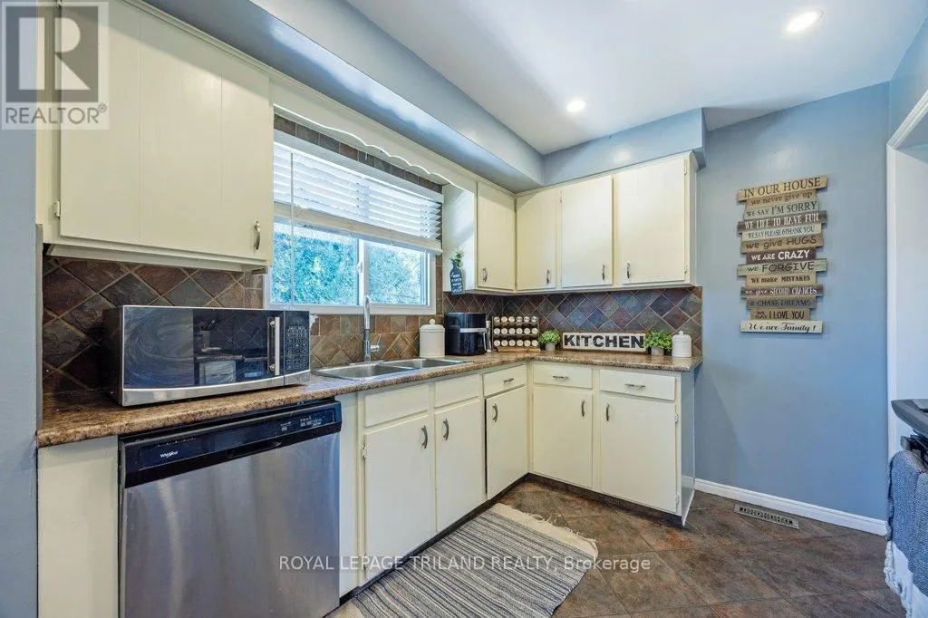 17 VANBUSKIRK DRIVE