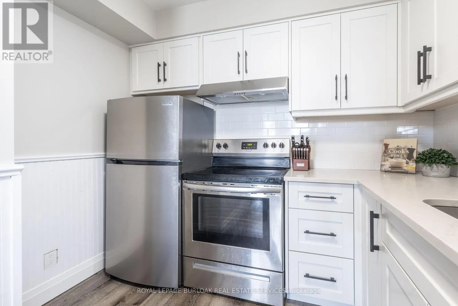 509 - 36 JAMES STREET S