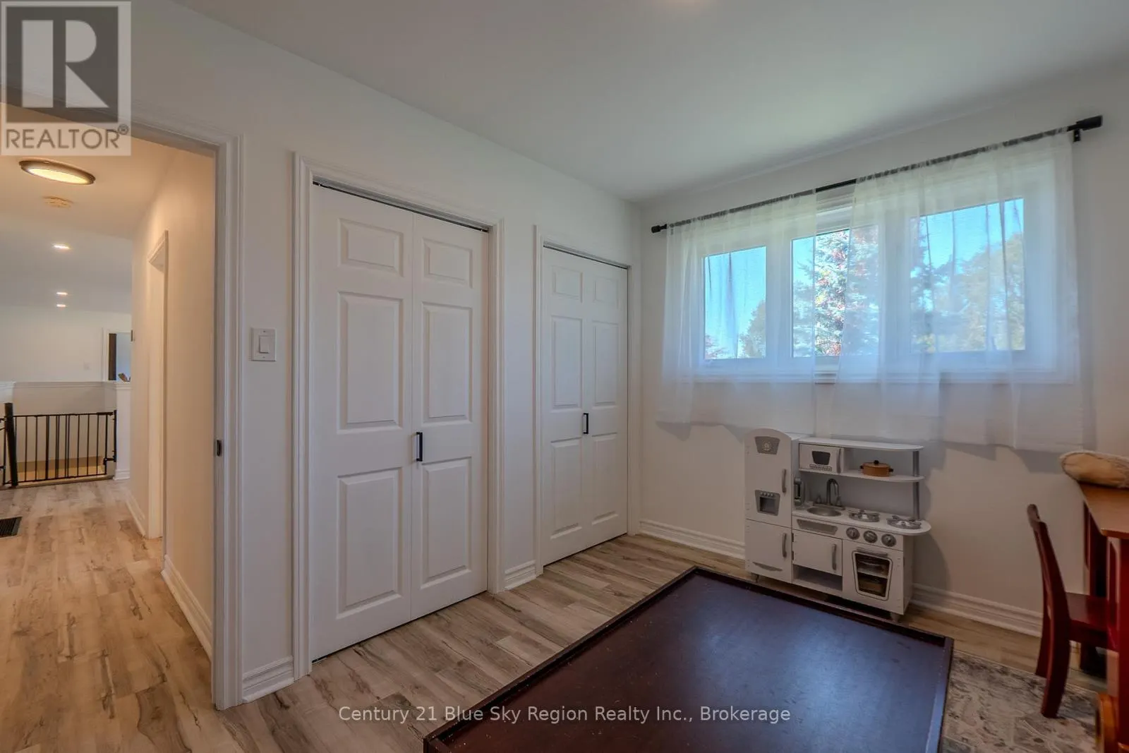 2527 EASTVIEW CRESCENT