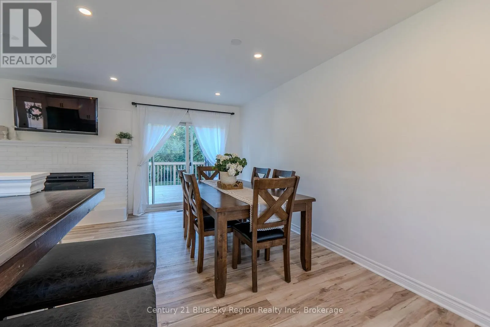 2527 EASTVIEW CRESCENT