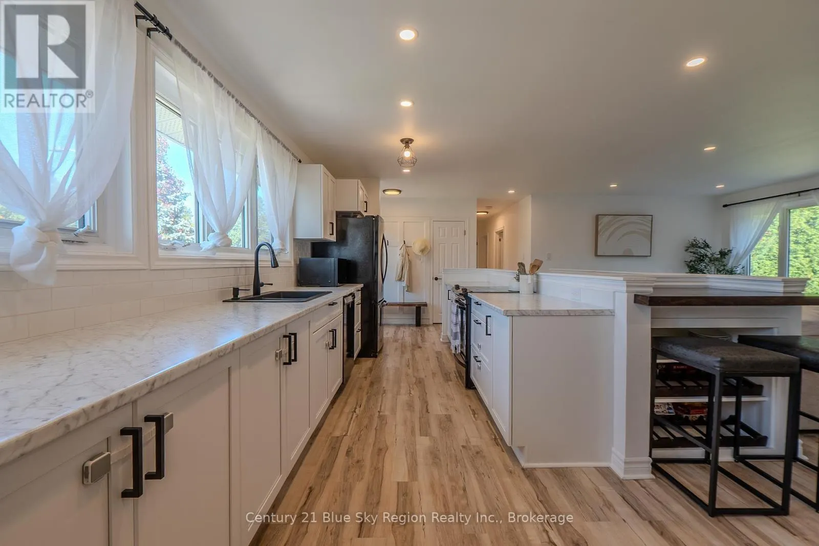 2527 EASTVIEW CRESCENT