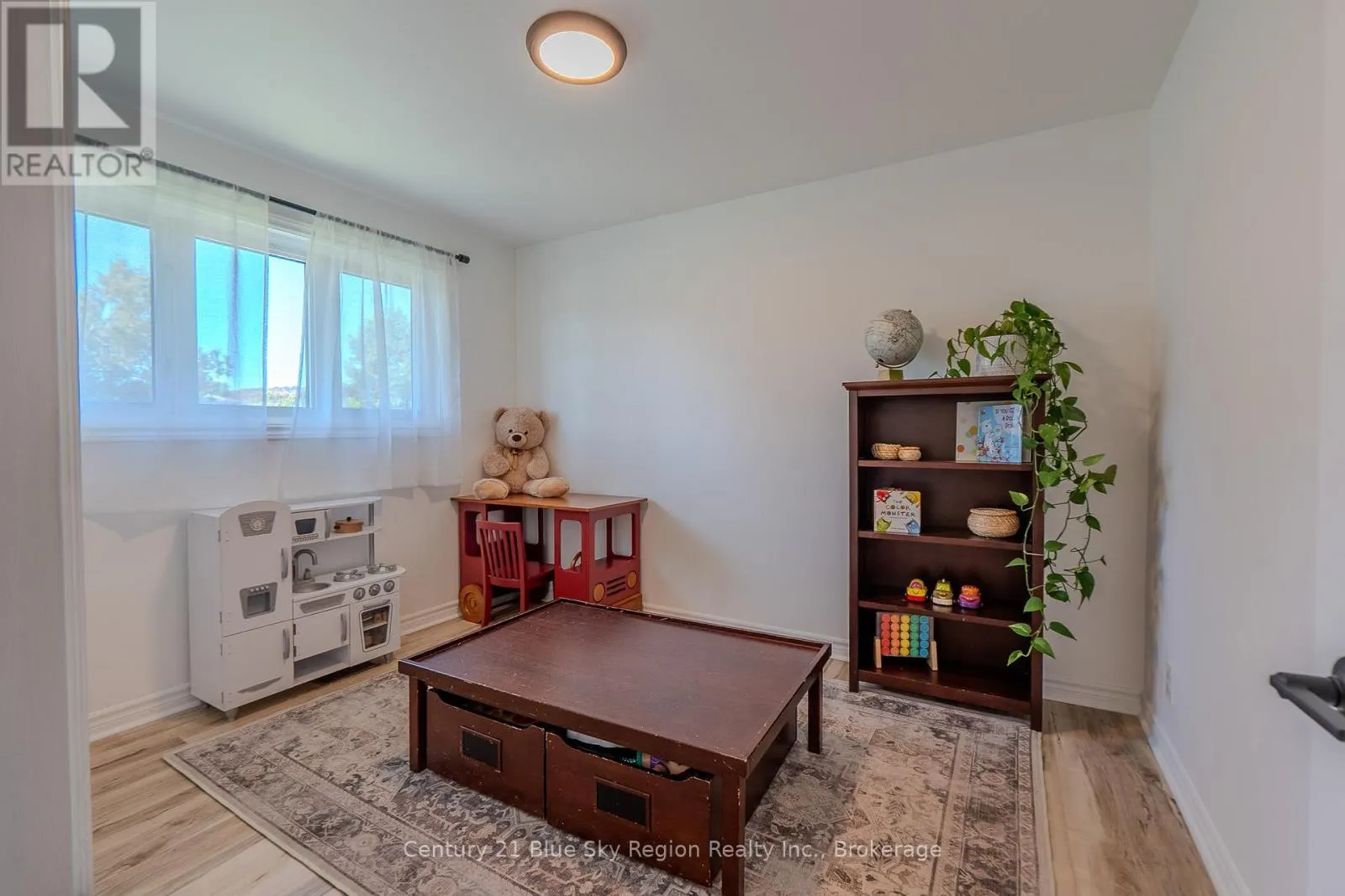 2527 EASTVIEW CRESCENT