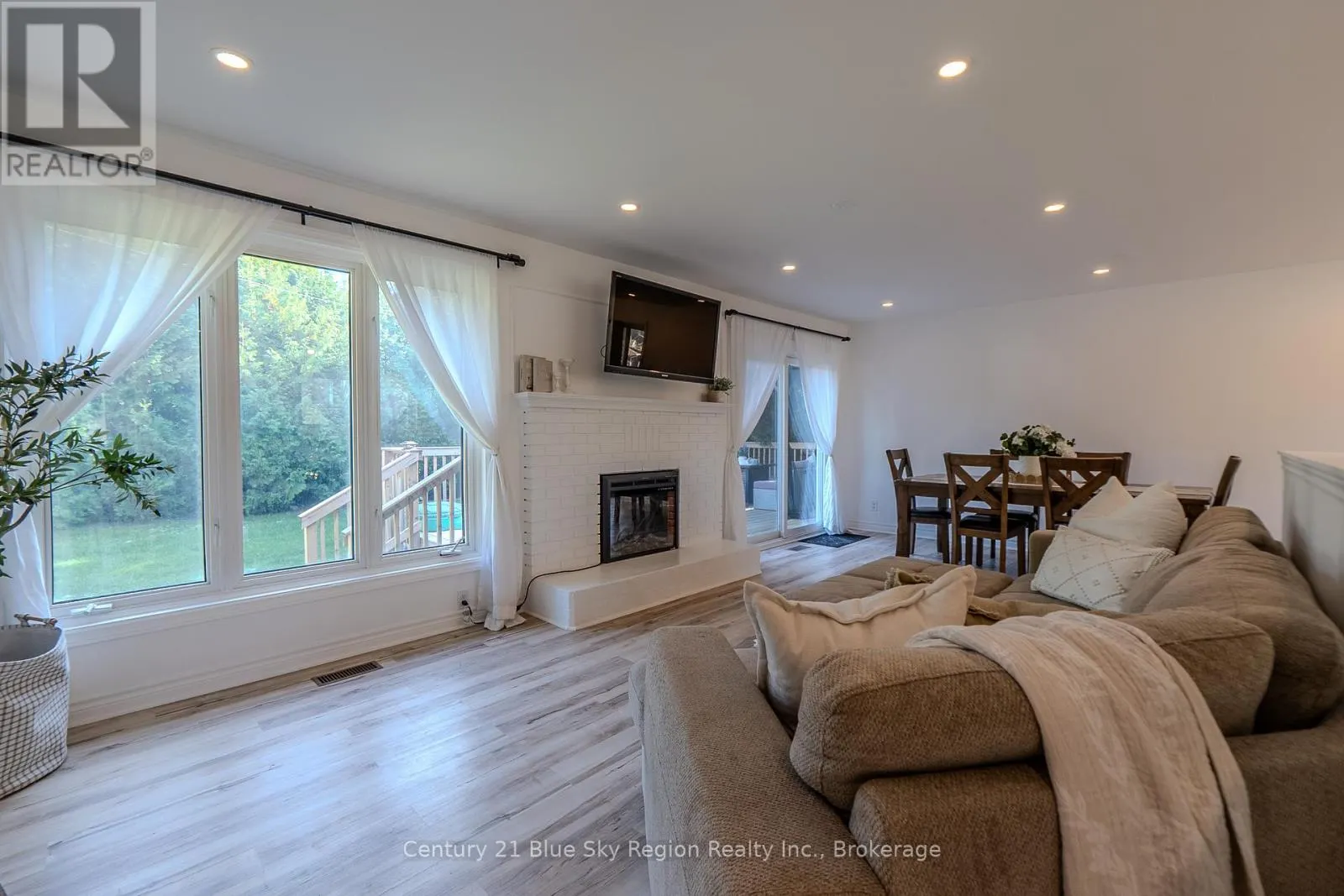2527 EASTVIEW CRESCENT
