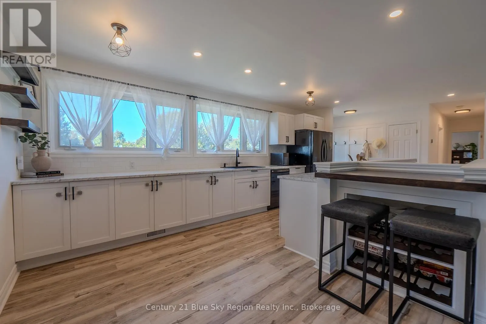 2527 EASTVIEW CRESCENT
