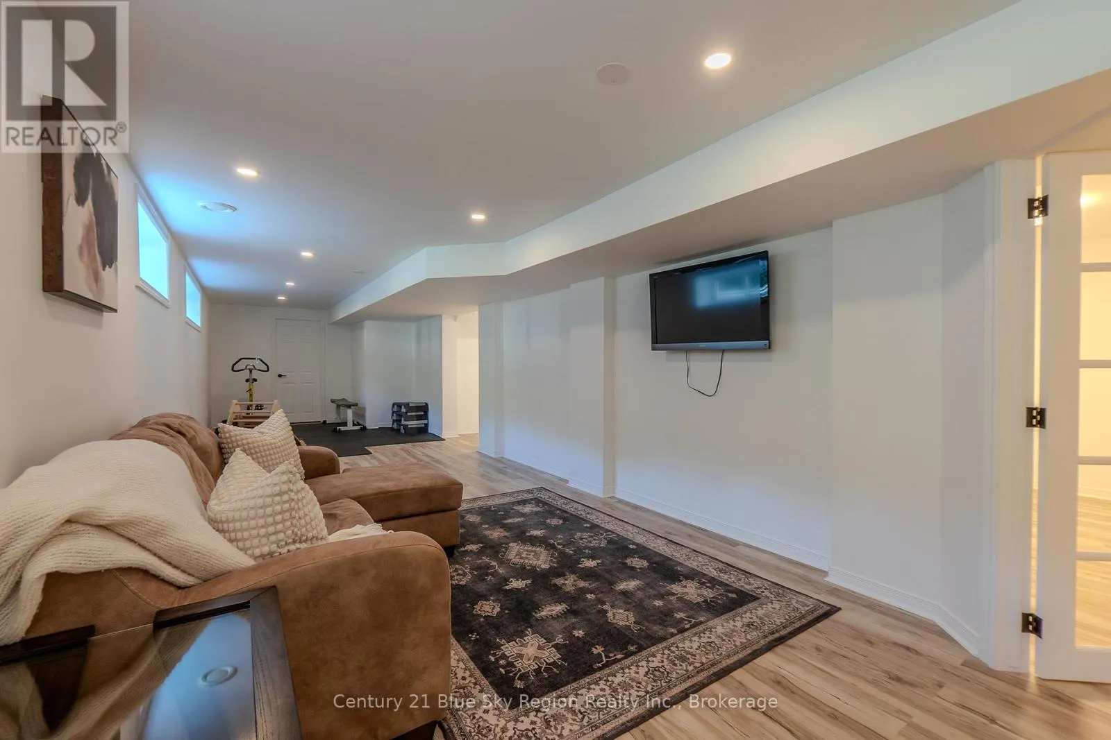 2527 EASTVIEW CRESCENT