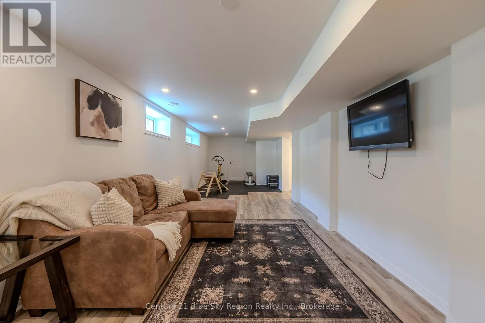 2527 EASTVIEW CRESCENT