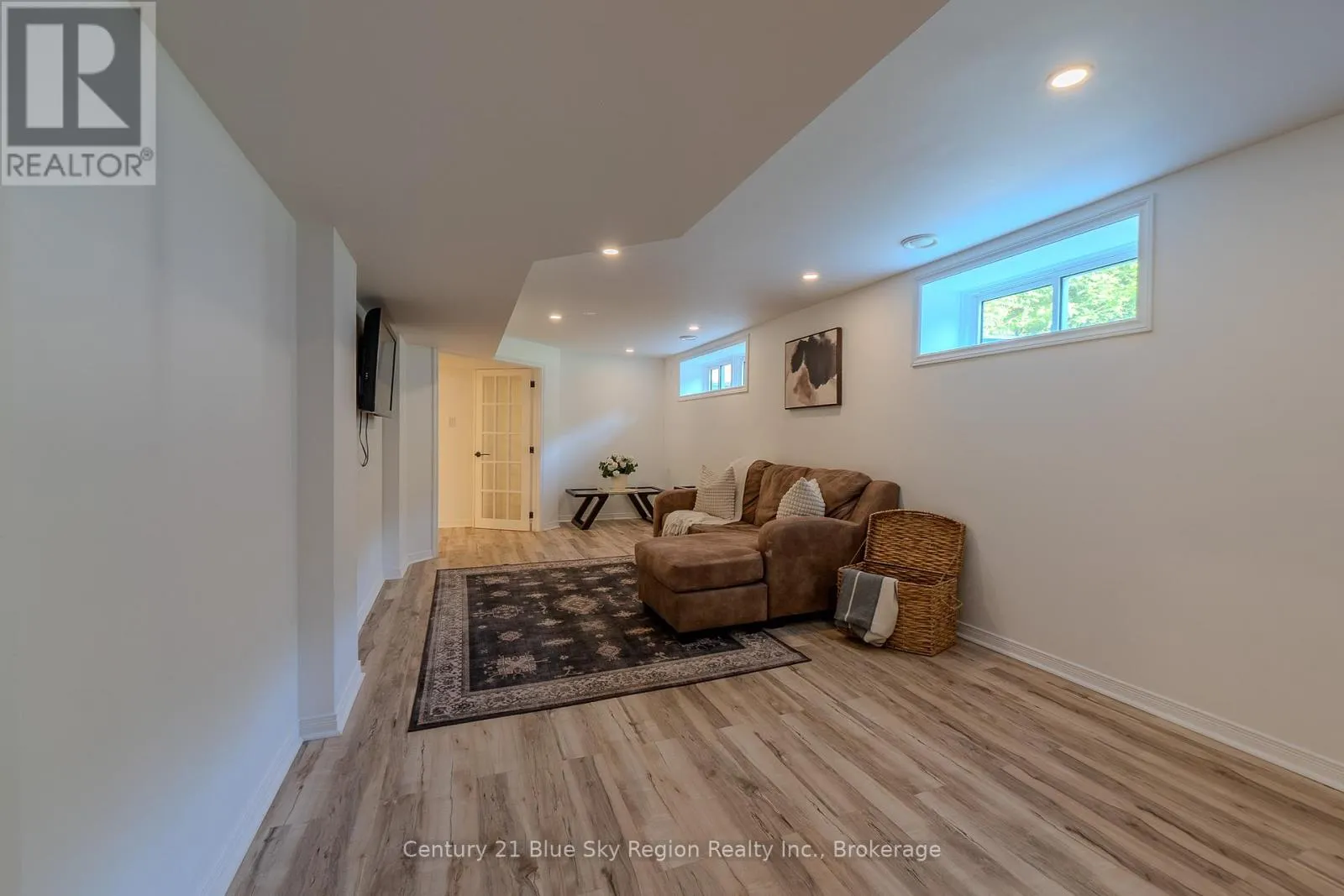 2527 EASTVIEW CRESCENT