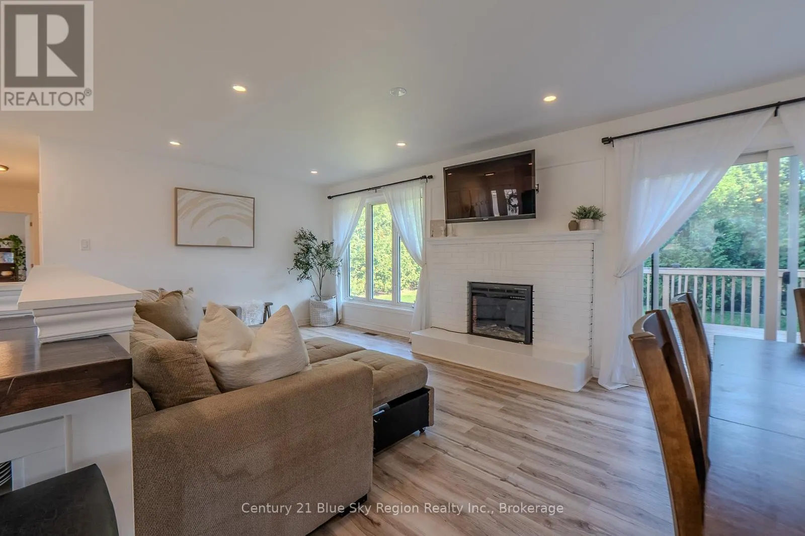 2527 EASTVIEW CRESCENT