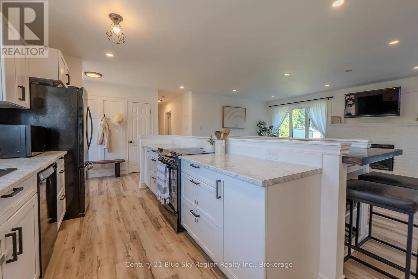 2527 EASTVIEW CRESCENT