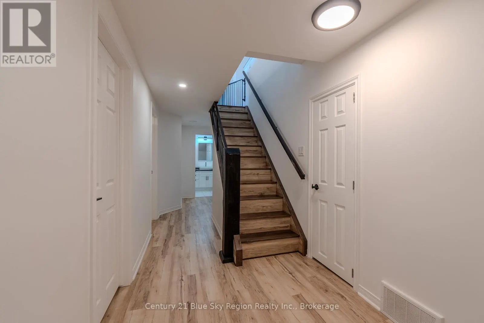 2527 EASTVIEW CRESCENT