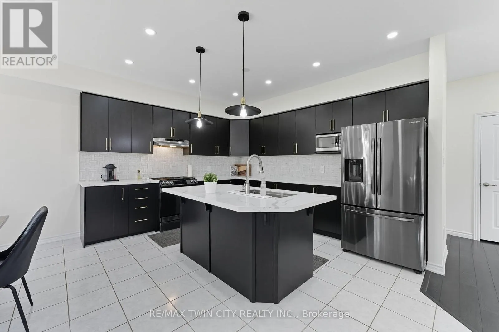 23 WHITTON DRIVE