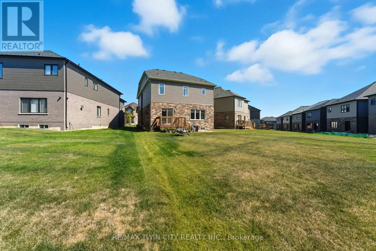 23 WHITTON DRIVE