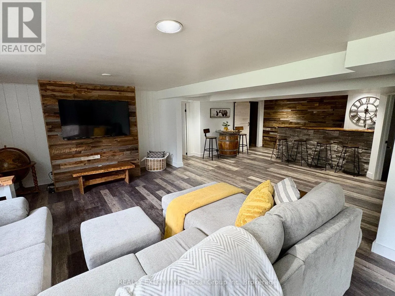 1 SPRINGDALE DRIVE