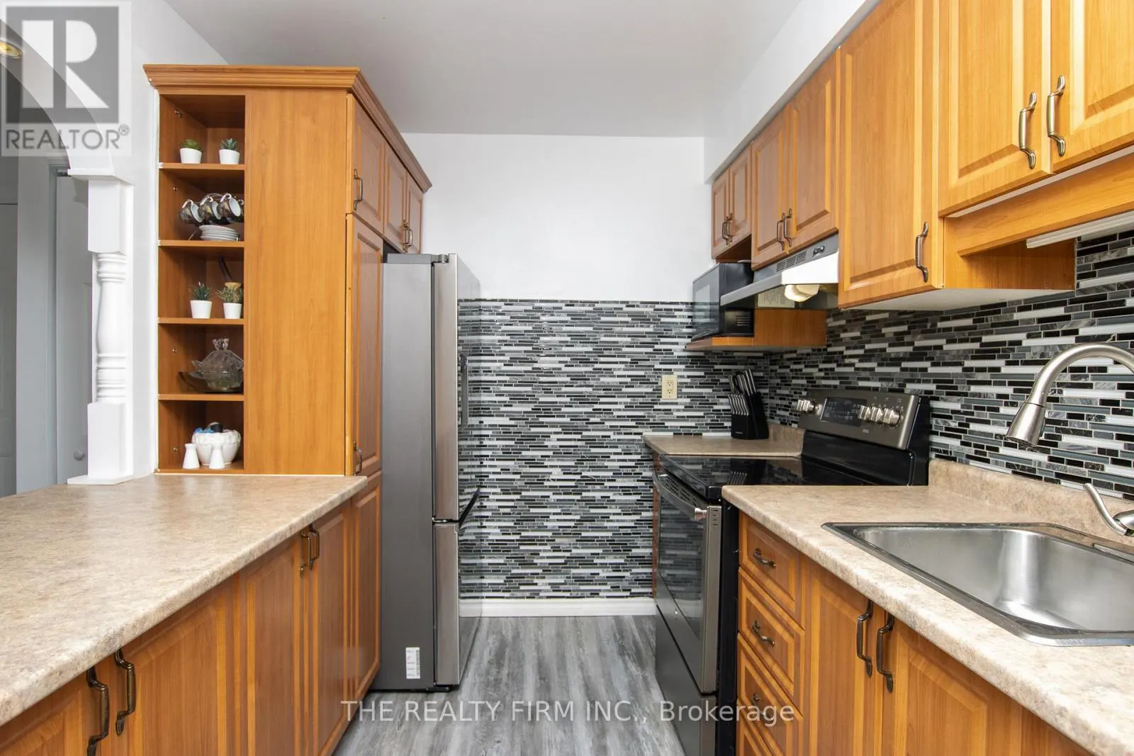 48 - 971 ADELAIDE STREET, #48