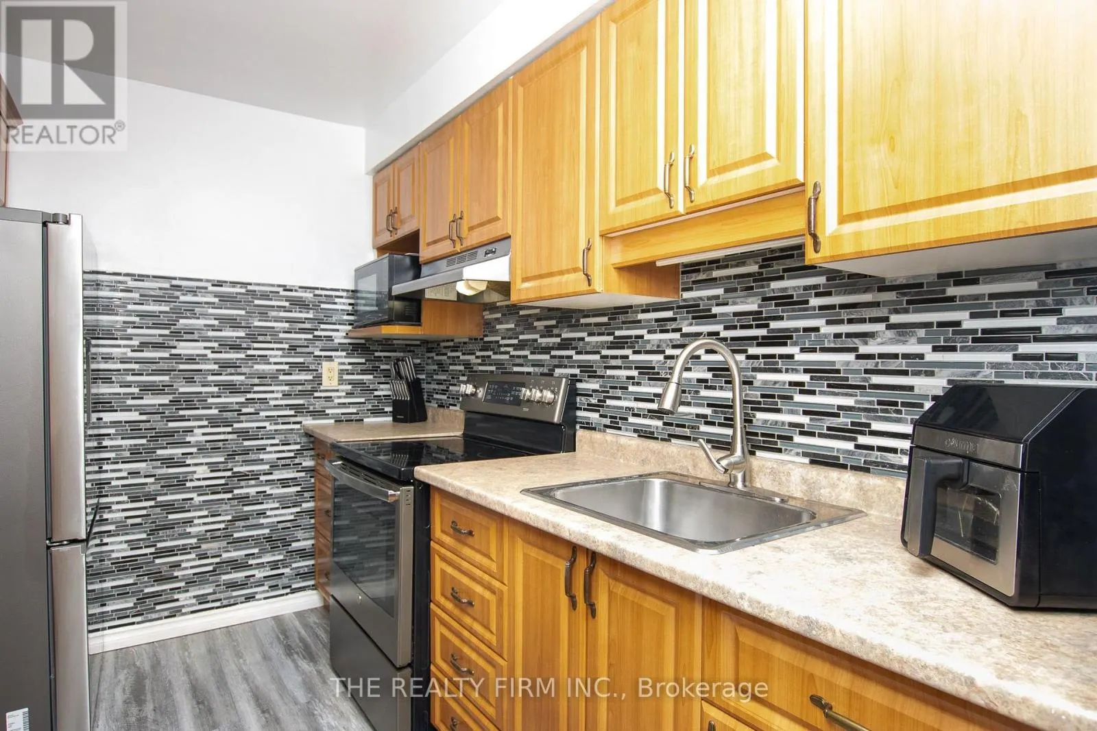 48 - 971 ADELAIDE STREET, #48