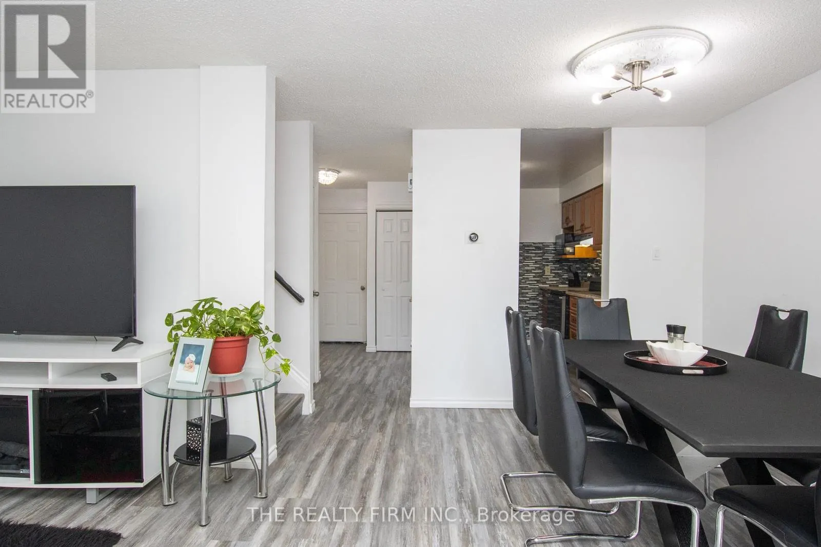 48 - 971 ADELAIDE STREET, #48