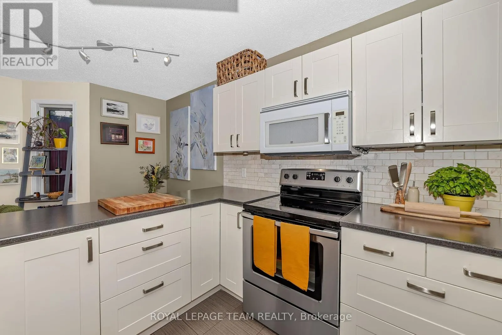 9 - 518 LISGAR STREET