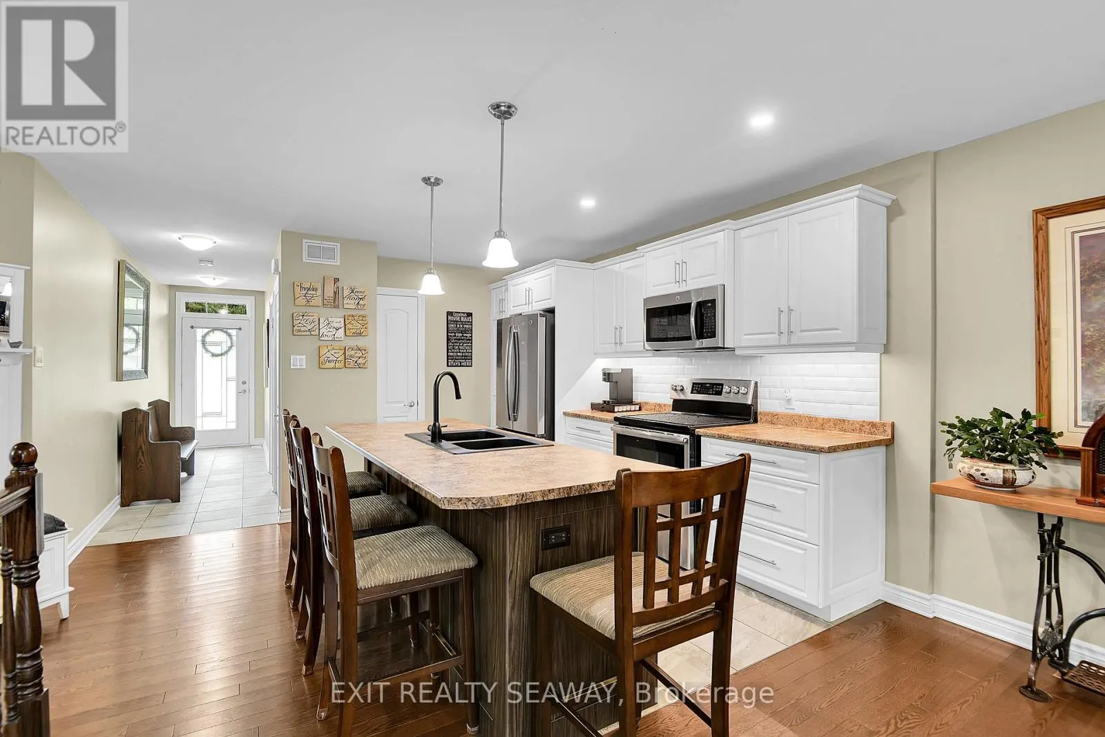 3108 MAURICY CRESCENT
