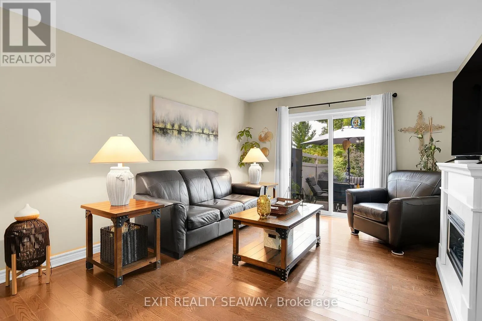 3108 MAURICY CRESCENT