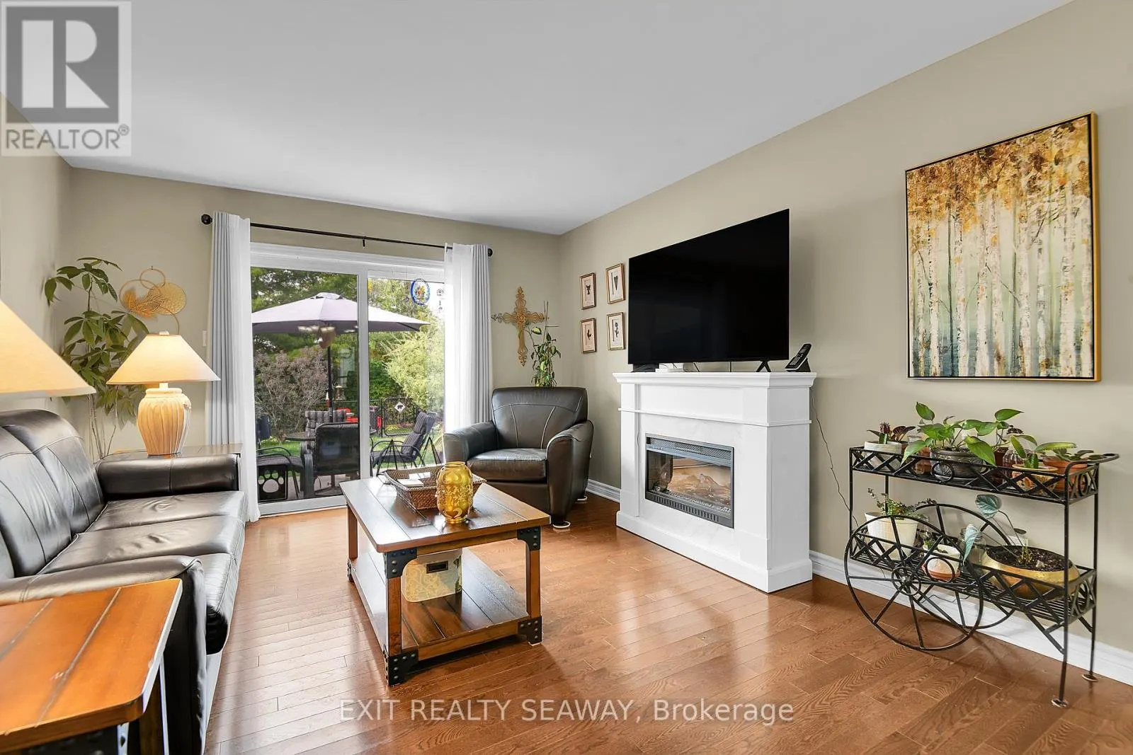 3108 MAURICY CRESCENT