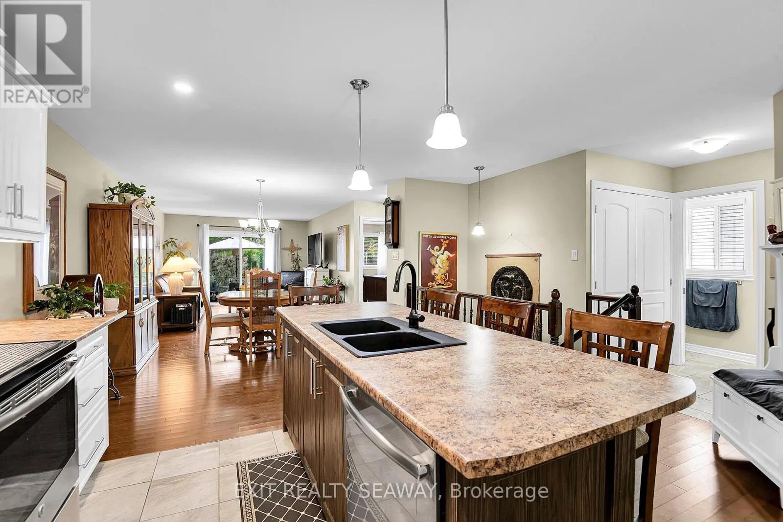 3108 MAURICY CRESCENT