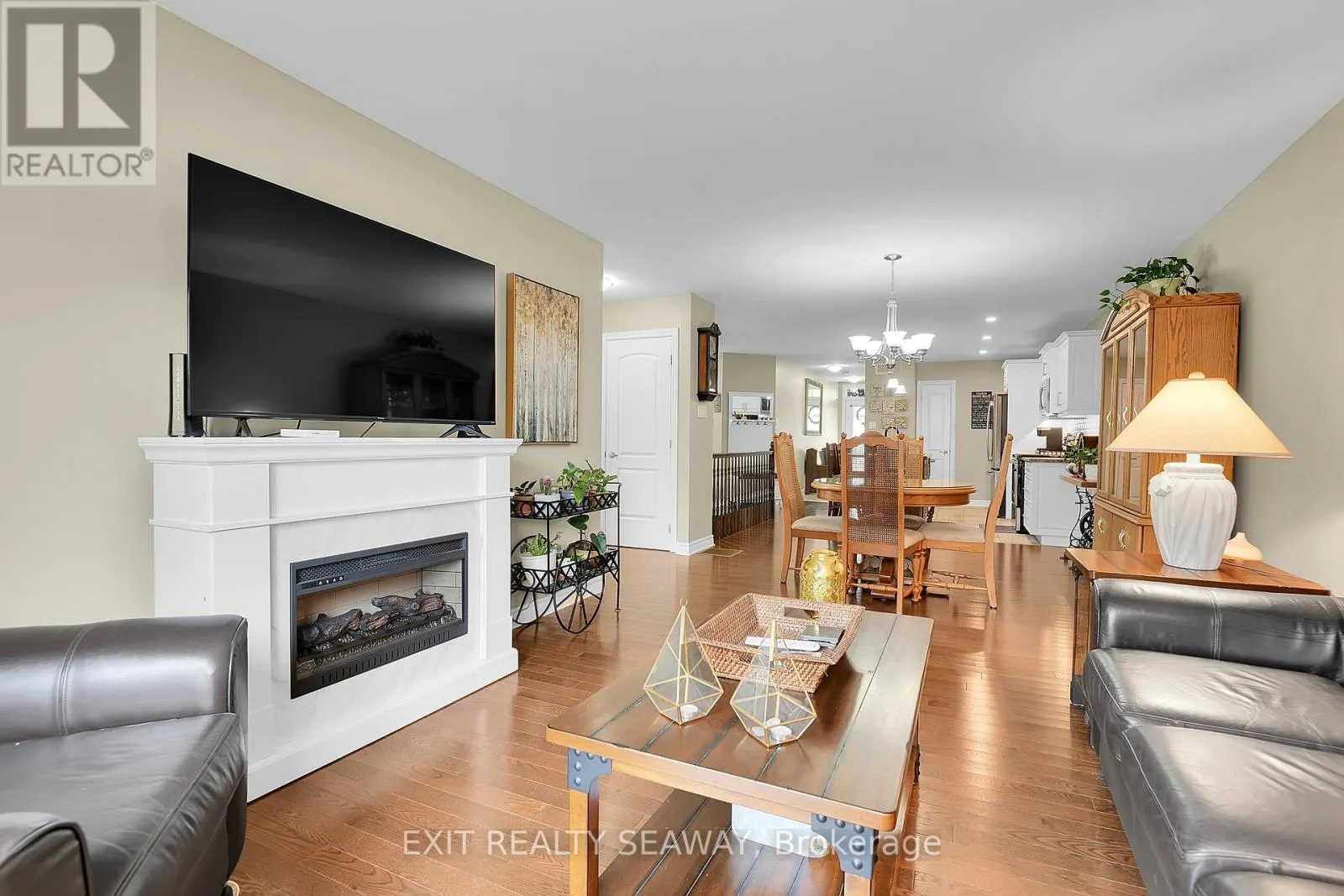3108 MAURICY CRESCENT