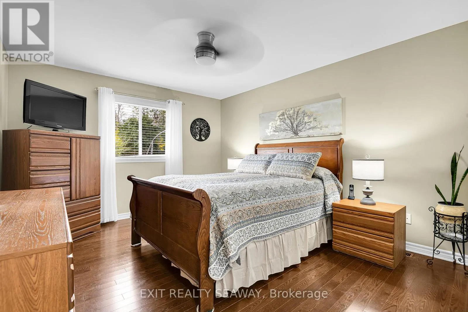 3108 MAURICY CRESCENT