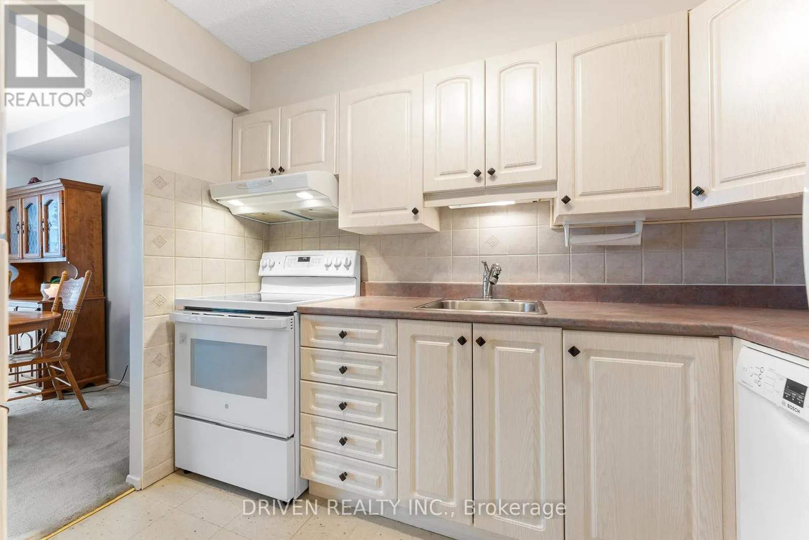 158 A MCARTHUR AVENUE