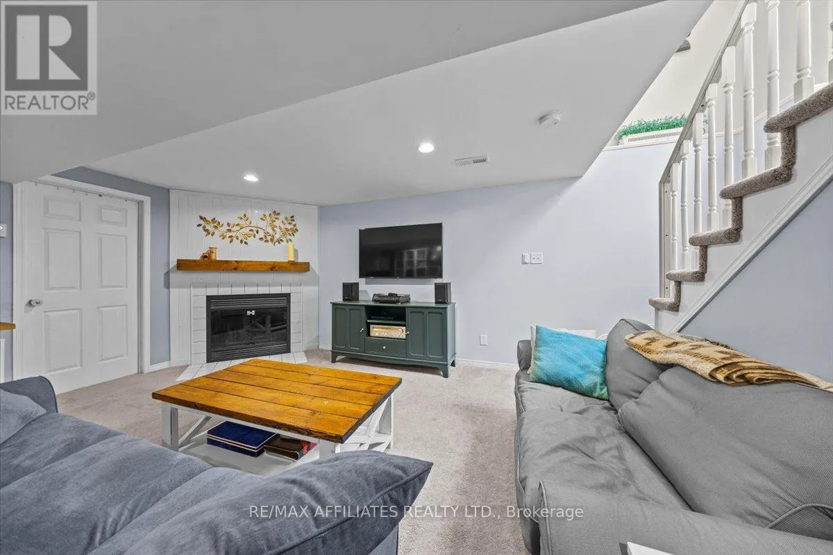 93 SPRINGCREEK CRESCENT