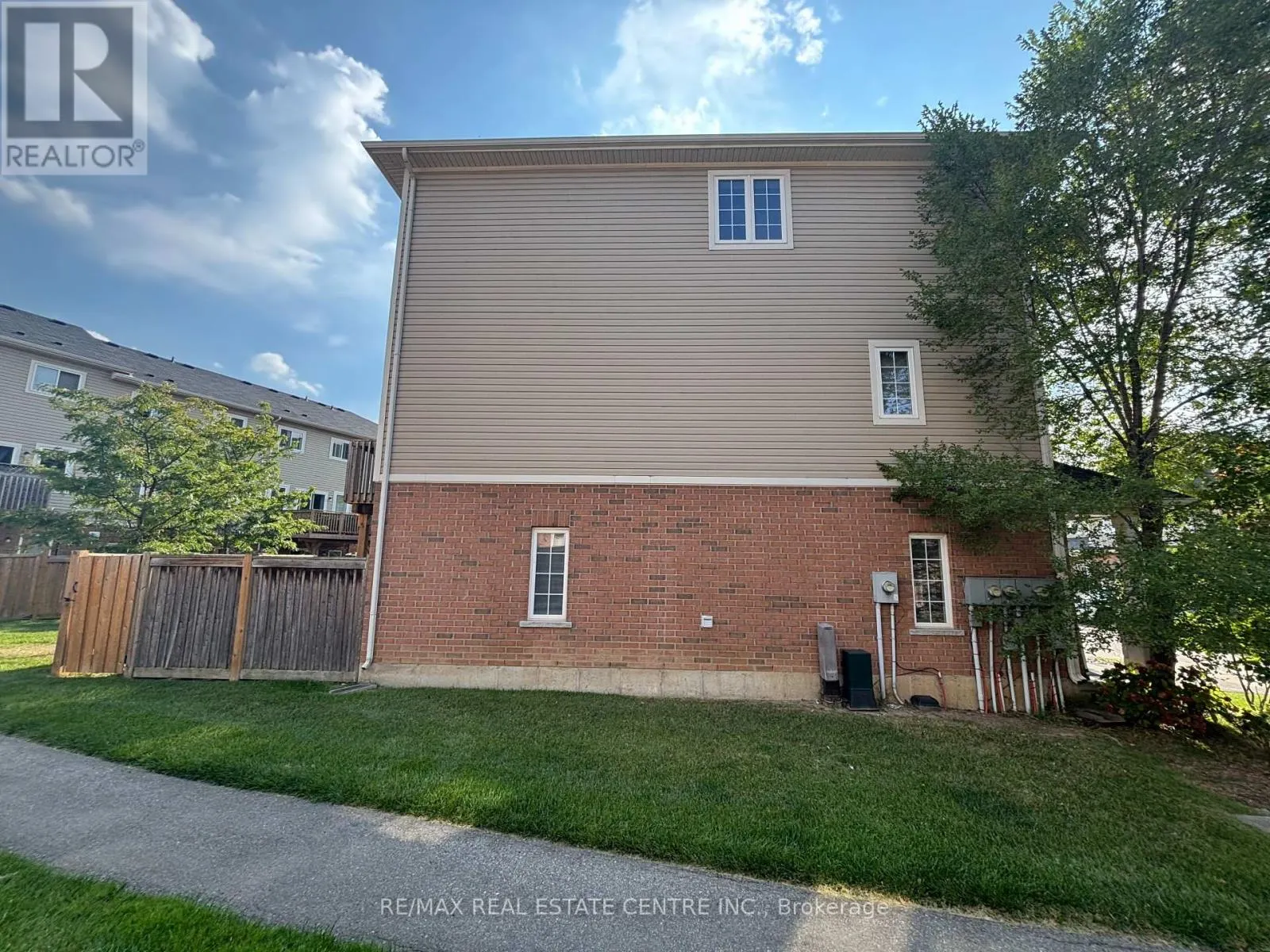 27 - 100 CHESTER DRIVE
