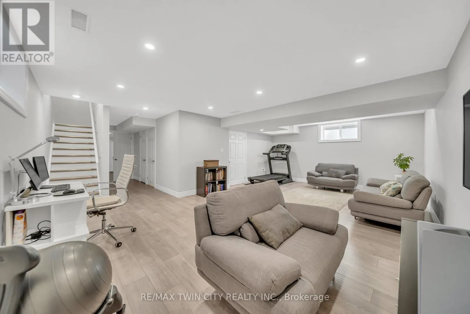 536 LANDGREN COURT