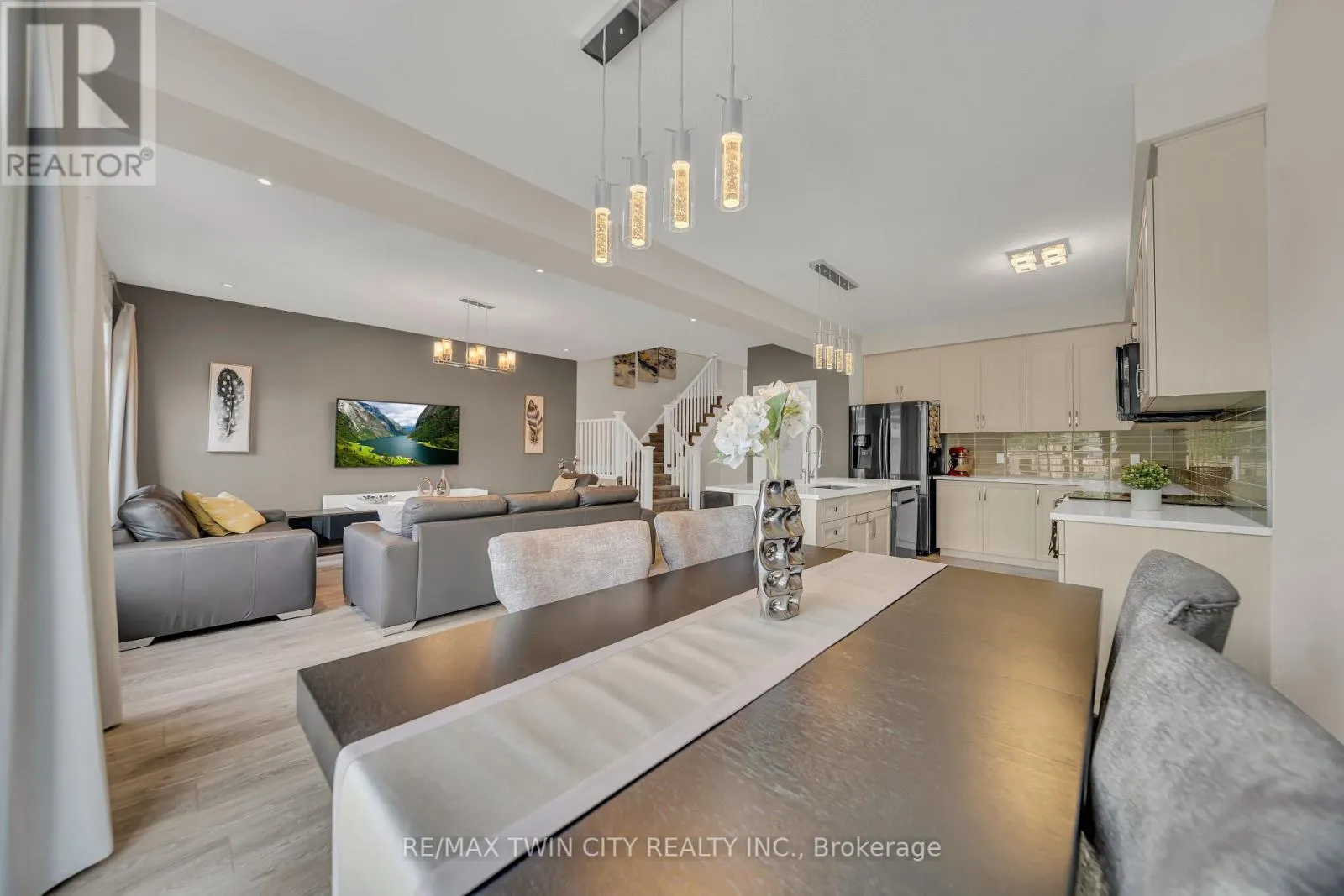 536 LANDGREN COURT