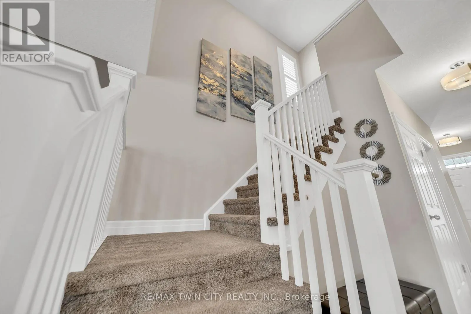 536 LANDGREN COURT