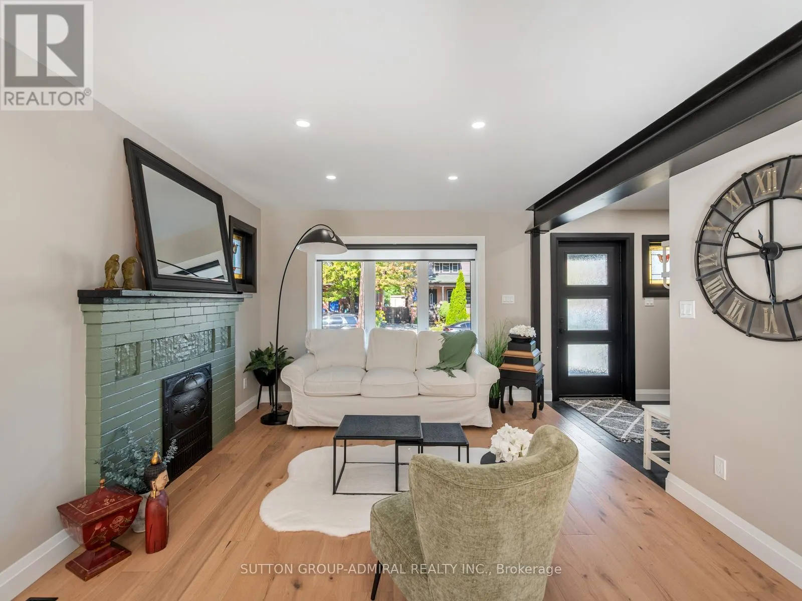 187 ROSSLYN AVENUE S