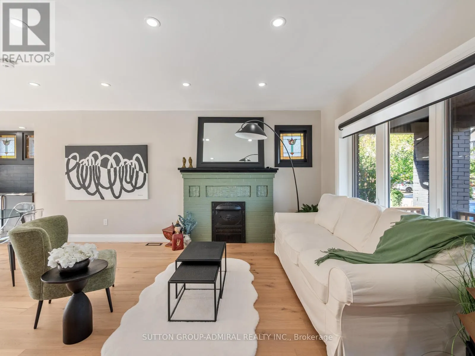 187 ROSSLYN AVENUE S