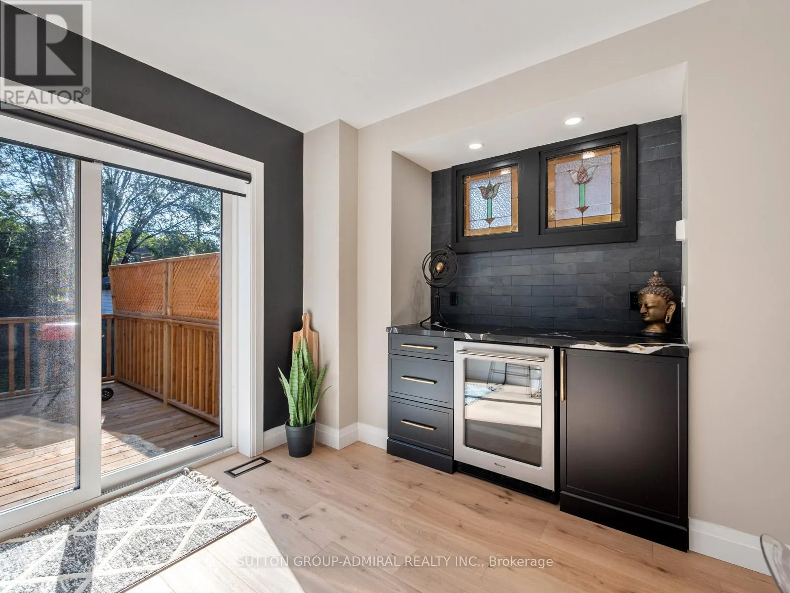 187 ROSSLYN AVENUE S