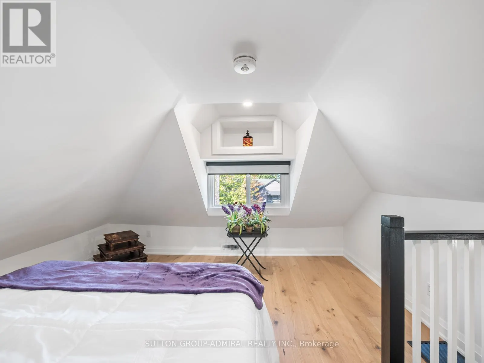 187 ROSSLYN AVENUE S