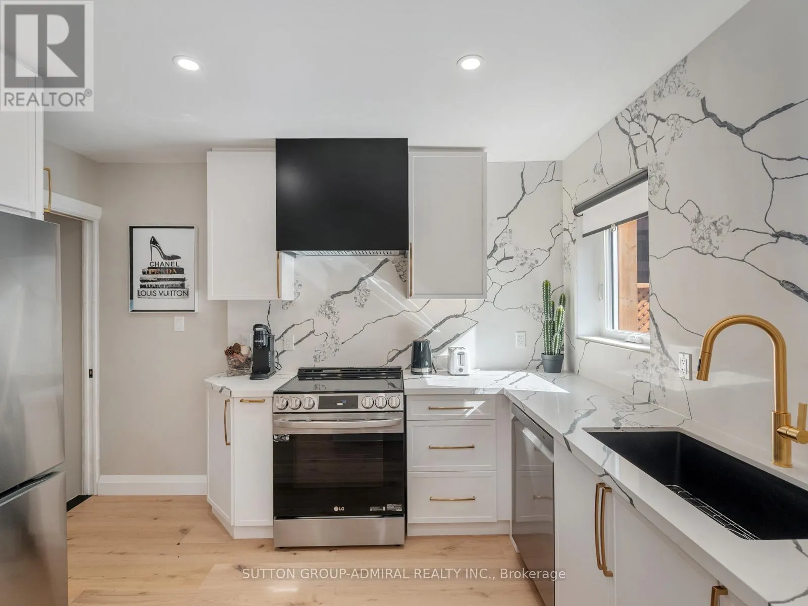 187 ROSSLYN AVENUE S