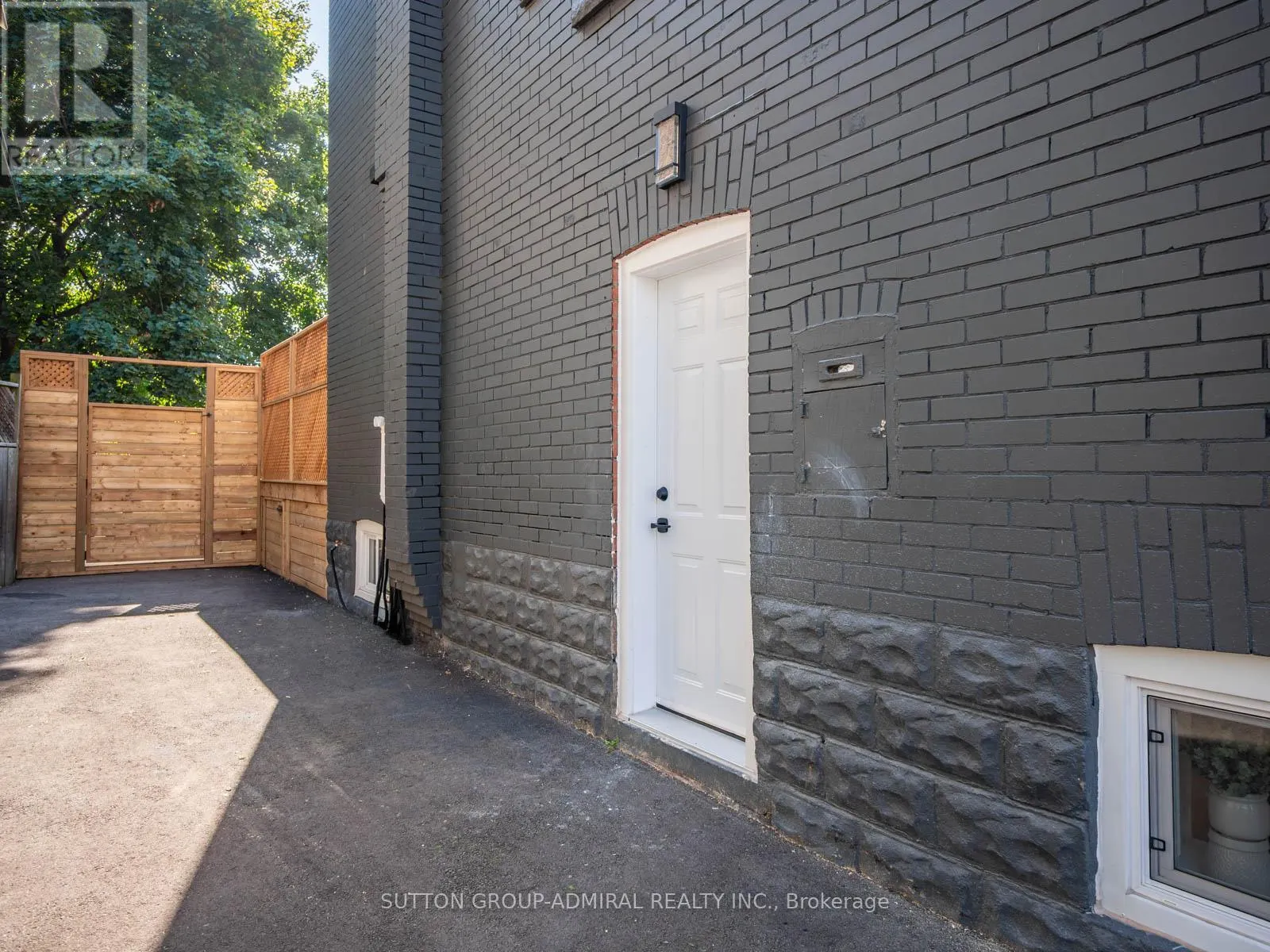 187 ROSSLYN AVENUE S