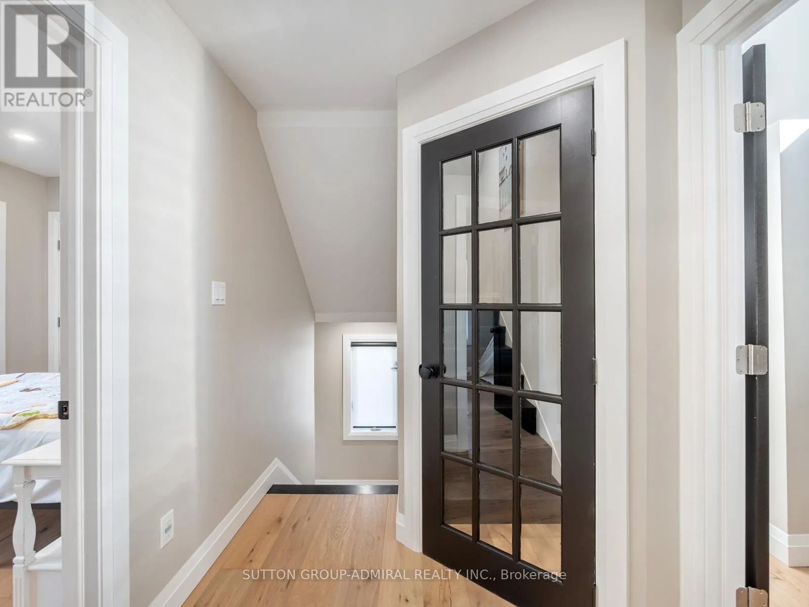 187 ROSSLYN AVENUE S