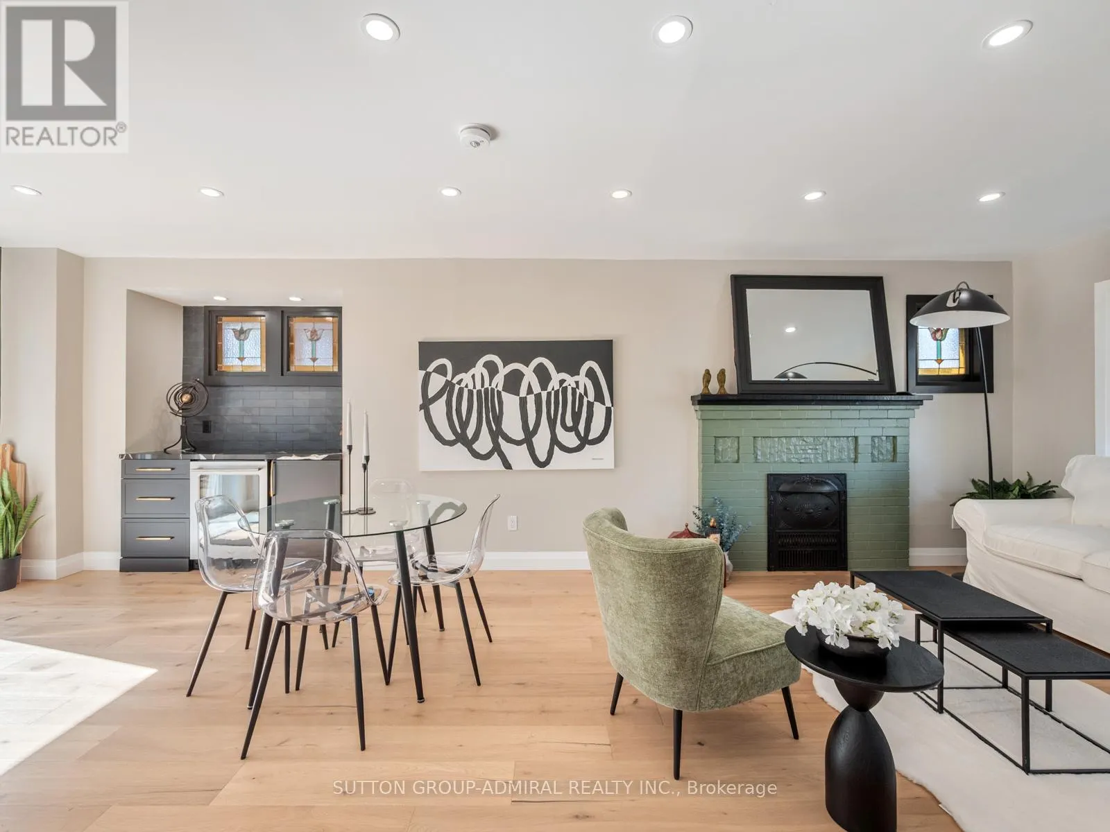 187 ROSSLYN AVENUE S