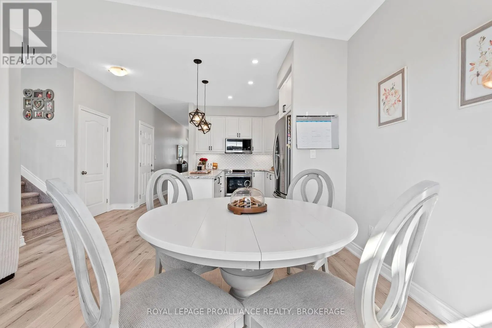 1556 ALBANY DRIVE
